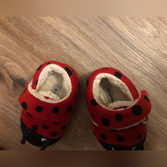 Ladybug slippers 5/6 - Picture 3 of 7